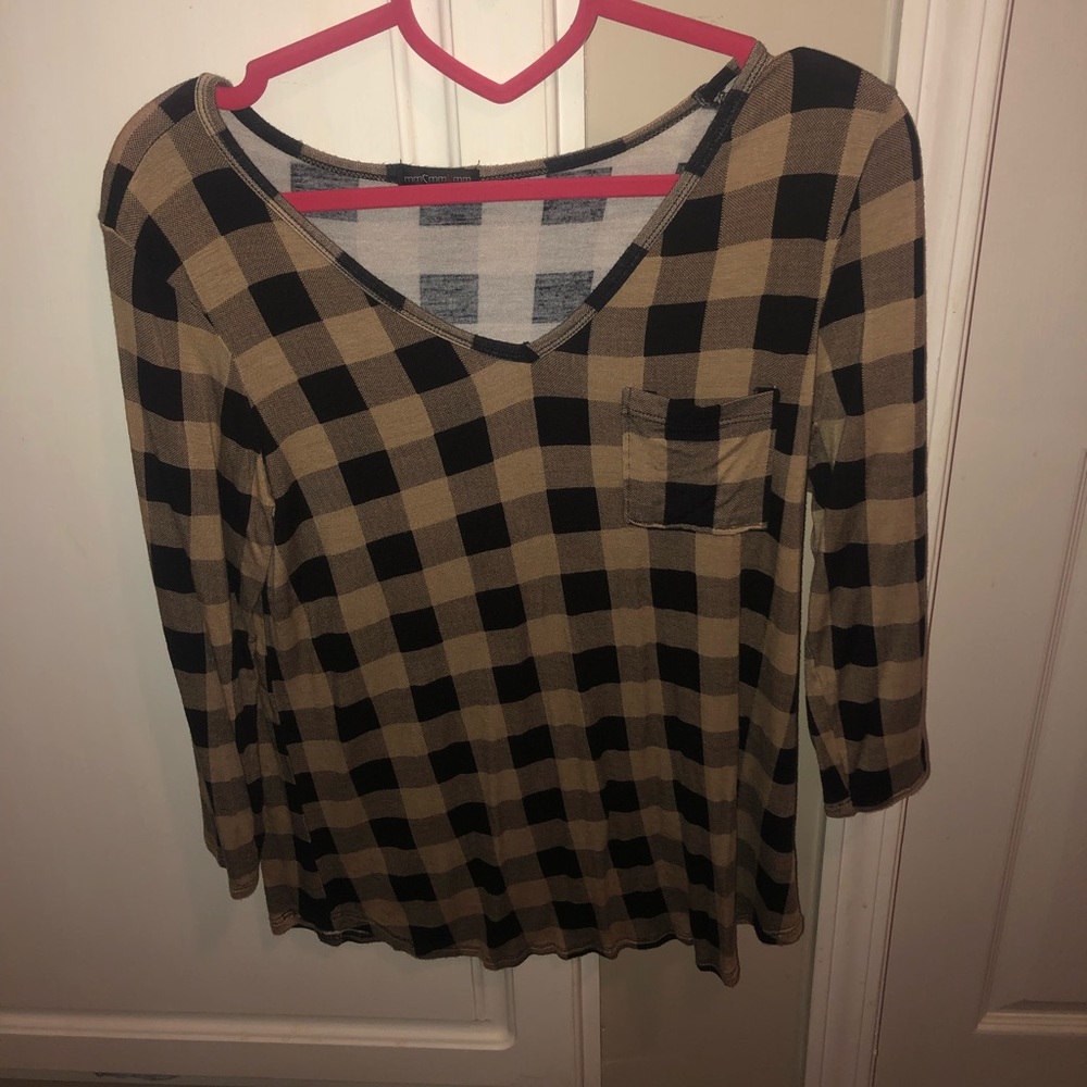 🛍️ Tan & Black Plaid Top 🖤